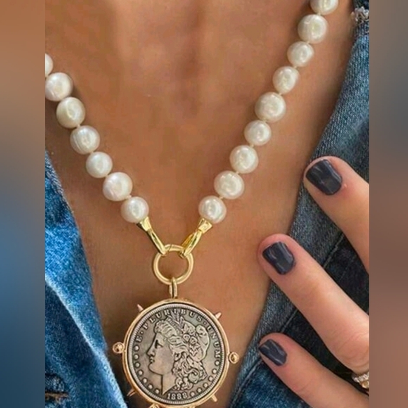 Jewelry - Pearl Coin Pendant Necklace
